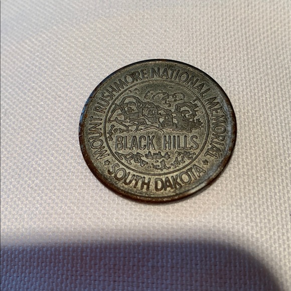 2-Vintage coins Medicine bow wyo dia jubilee coin. 1891-1966. + Mt Rushmore S.D. - Picture 3 of 4